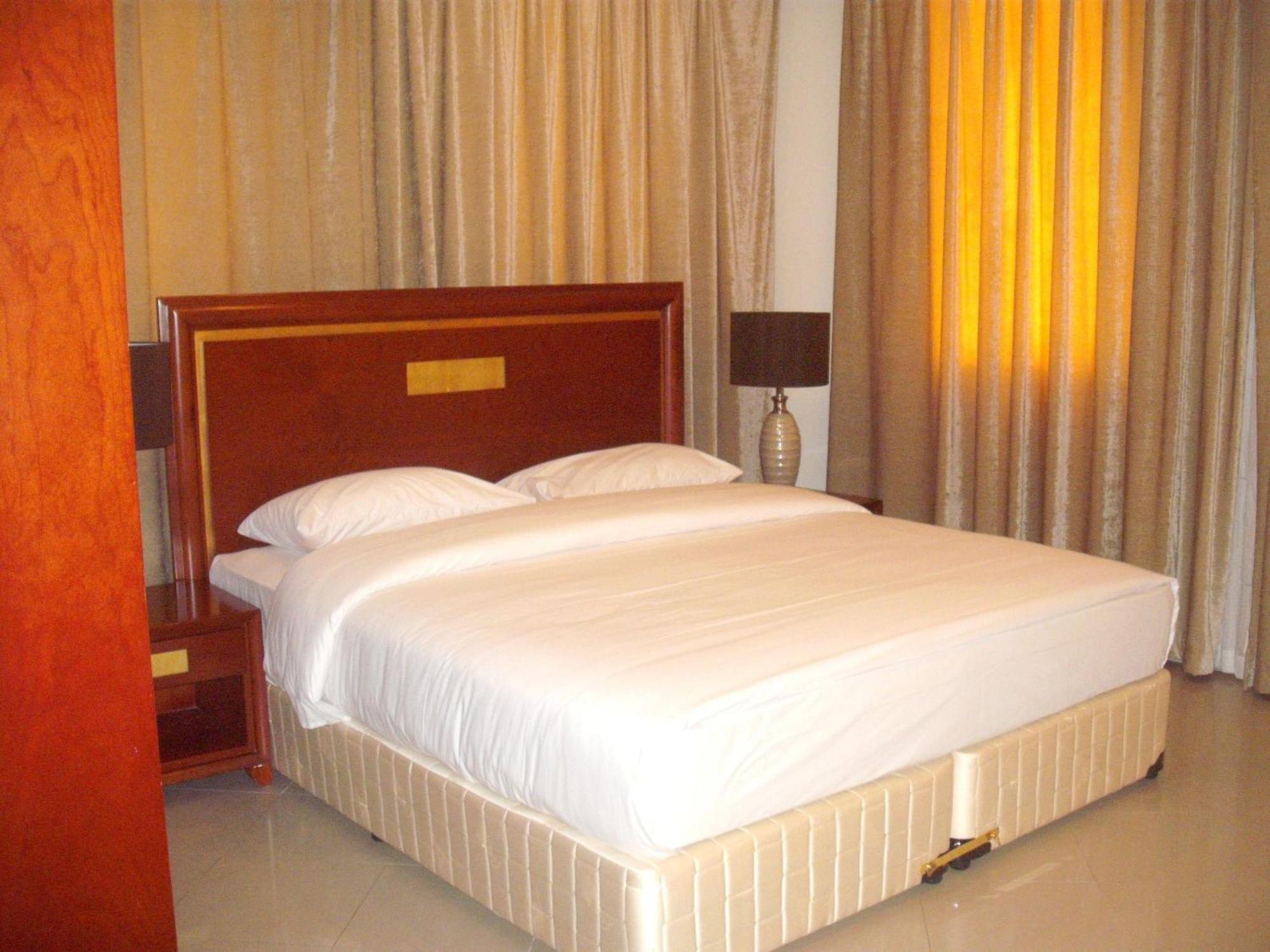 Abu Dhabi Plaza Hotel Apartments Exterior foto