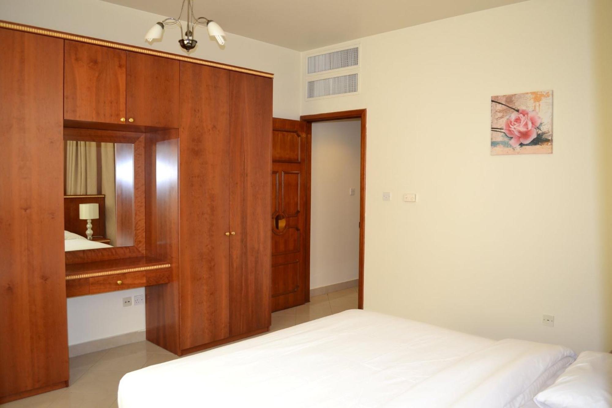 Abu Dhabi Plaza Hotel Apartments Exterior foto