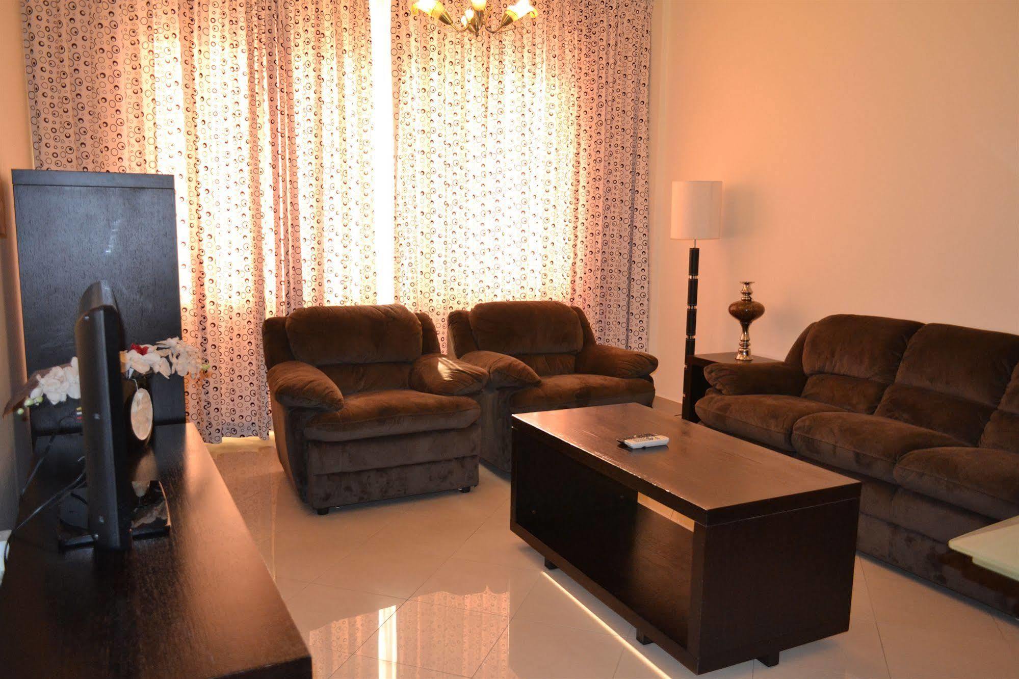 Abu Dhabi Plaza Hotel Apartments Exterior foto